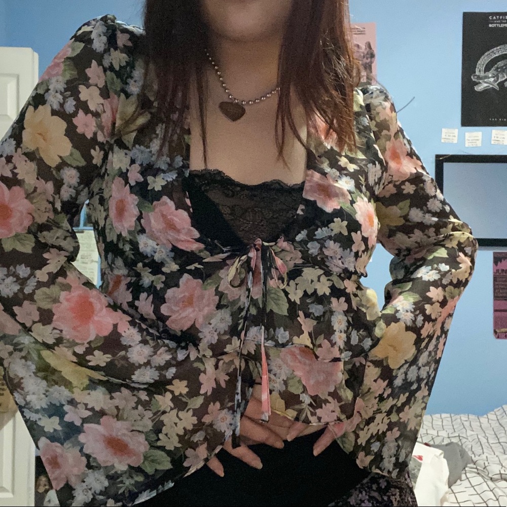 Floral dainty blouse